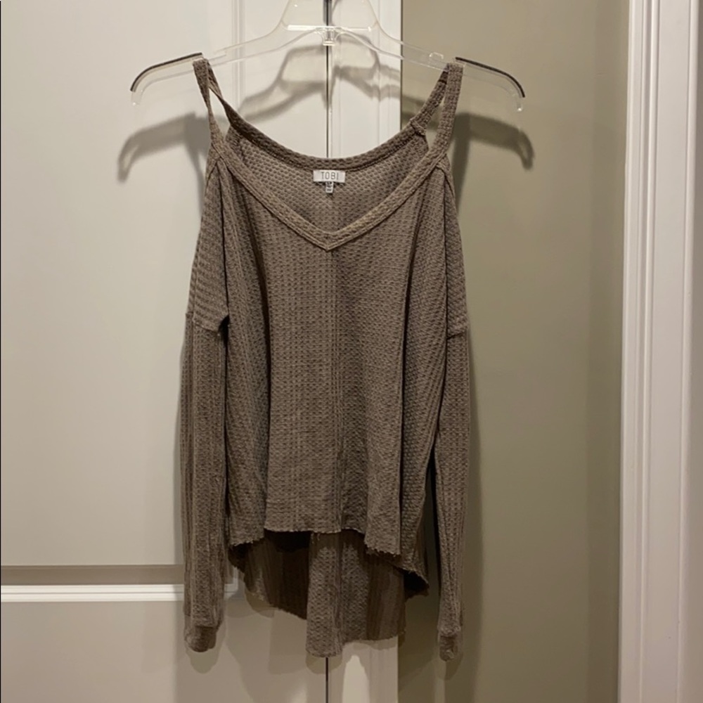 Tobi Top with Shoulder Cutouts Size S